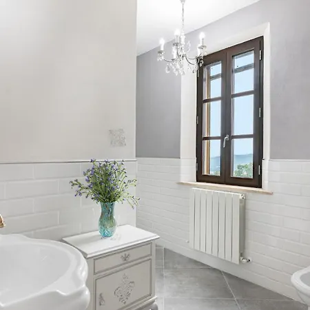 Montepescini Apartment