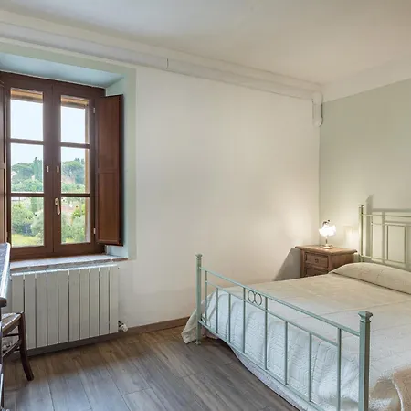 Montepescini Apartment
