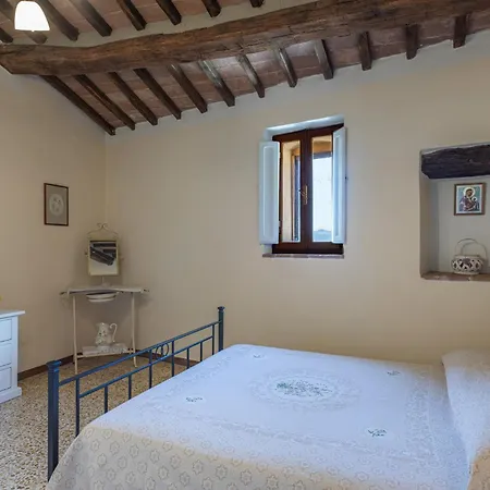 Montepescini Apartment